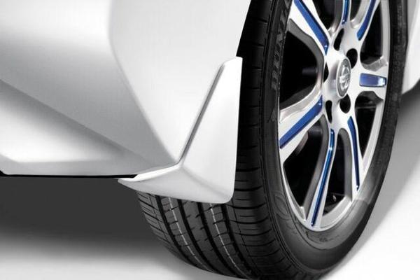 Genuine Nissan Leaf Front And Rear Mudguards - White